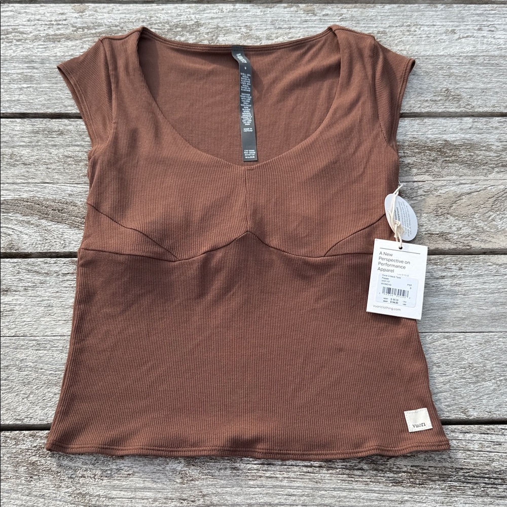 VUORI Sleeveless Cove V Neck PEPPER SIZE SMALL NWT